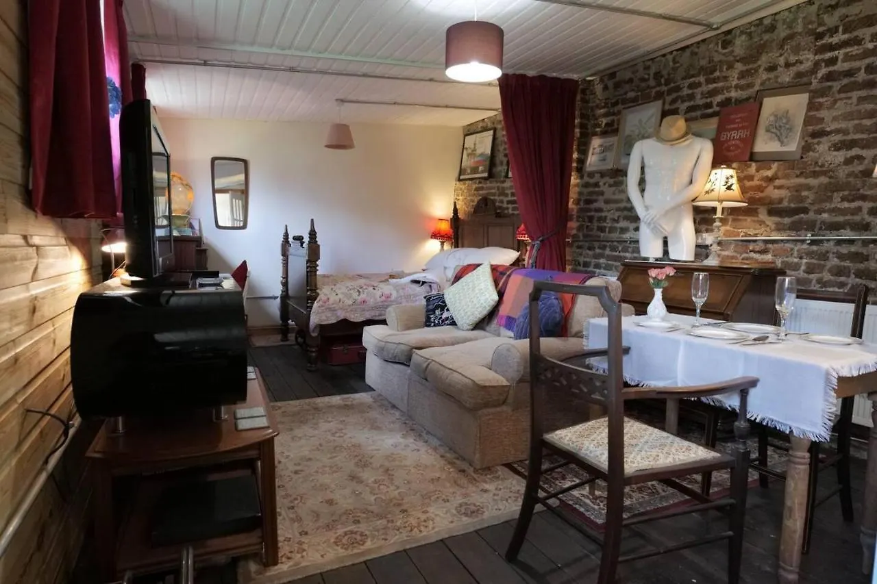 A Quirky Garden Building In An Orchard Villa Ryton  Vakantiehuis Ryton (Tyne and Wear)